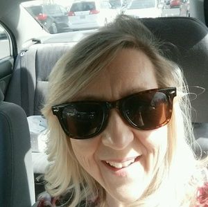 Meet your Posher, Julie